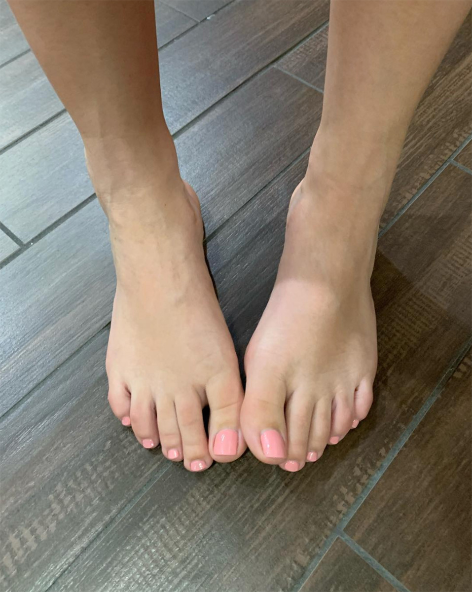 Strong Allure says that she’s a Foot Goddess and I have nothing to dispute ...