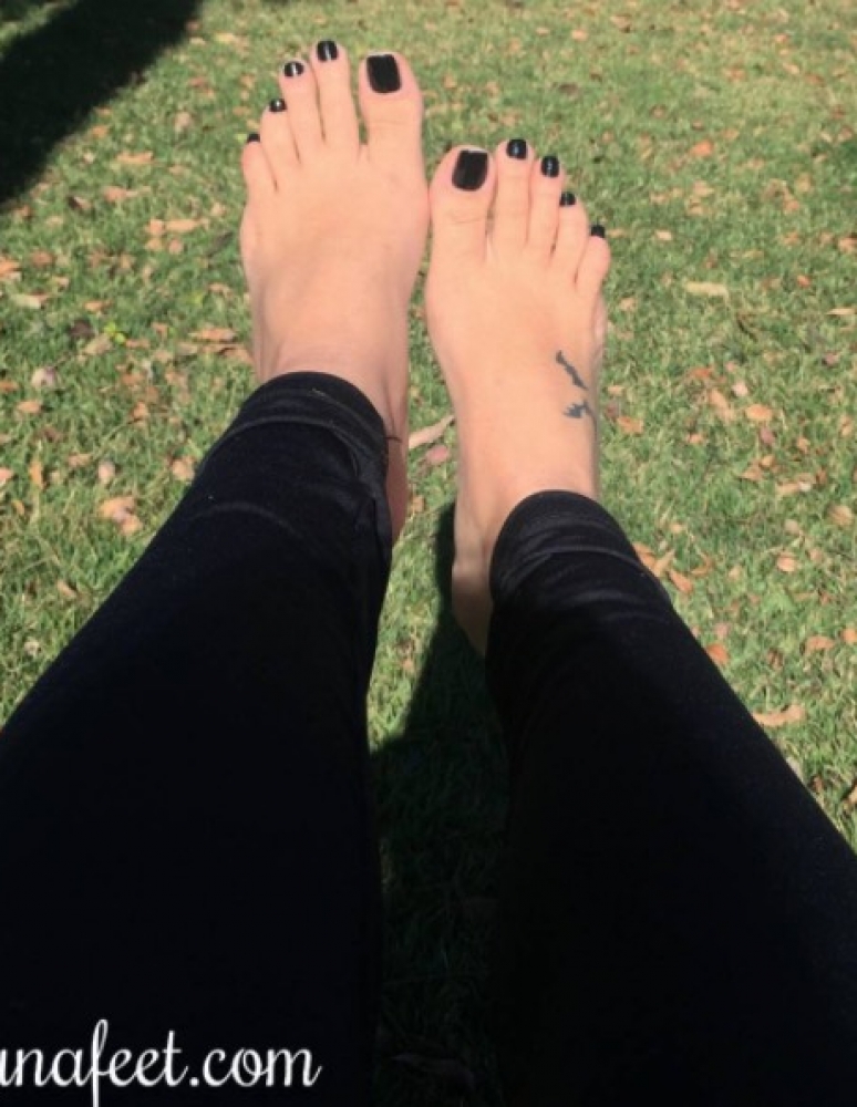 Lunas Beautiful Feet Social Media Feet